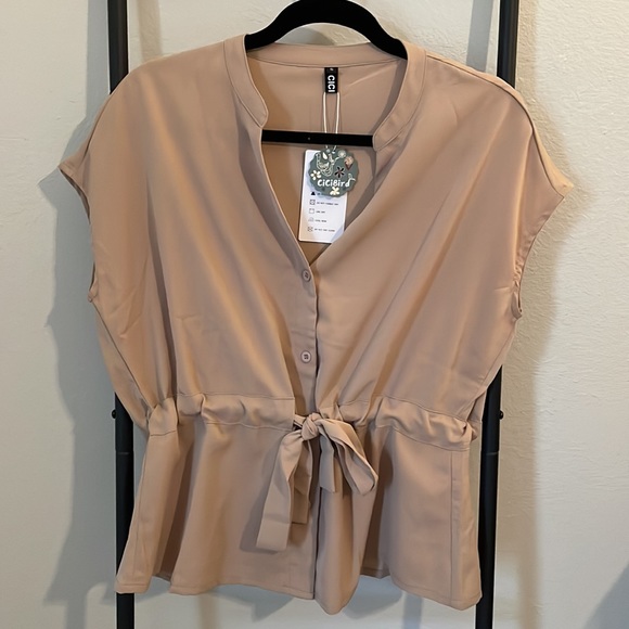 NWT Neutral cinched waist blouse for work 💼 - Picture 2 of 6